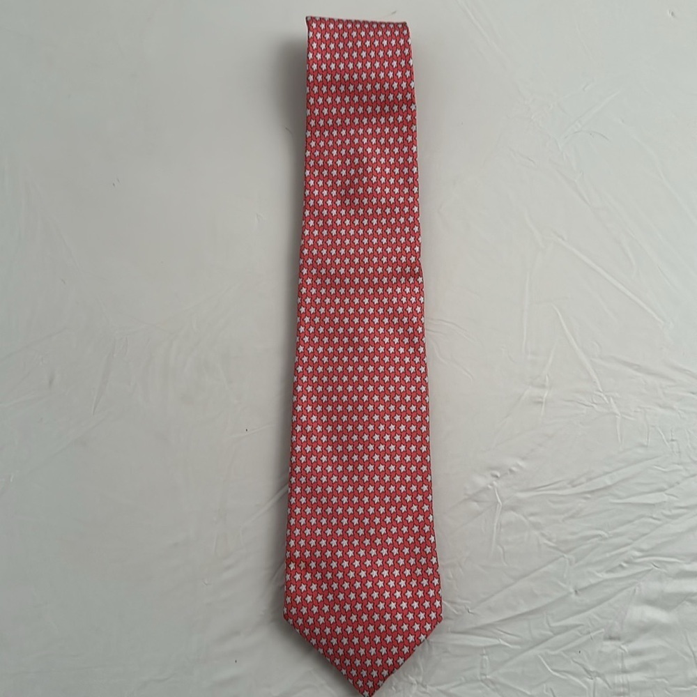 Vineyard Vines coral and navy blue allover star print silk tie
